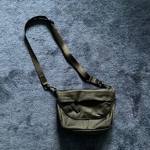 Black Lululemon purse